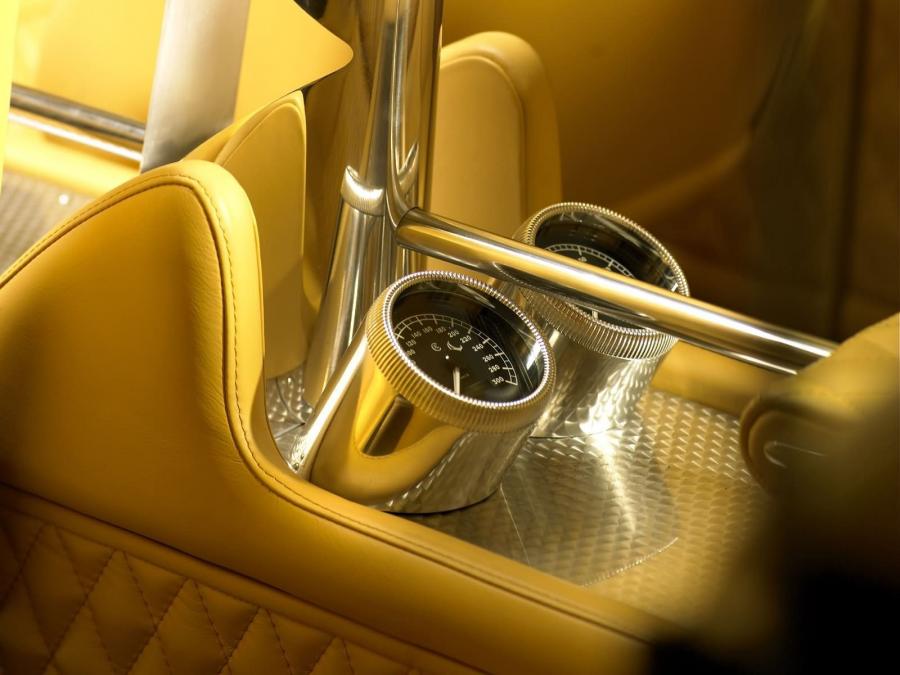 Детали интерьера Spyker D12 Peking-to-Paris Concept 2006 года  (фото 12 из 60)